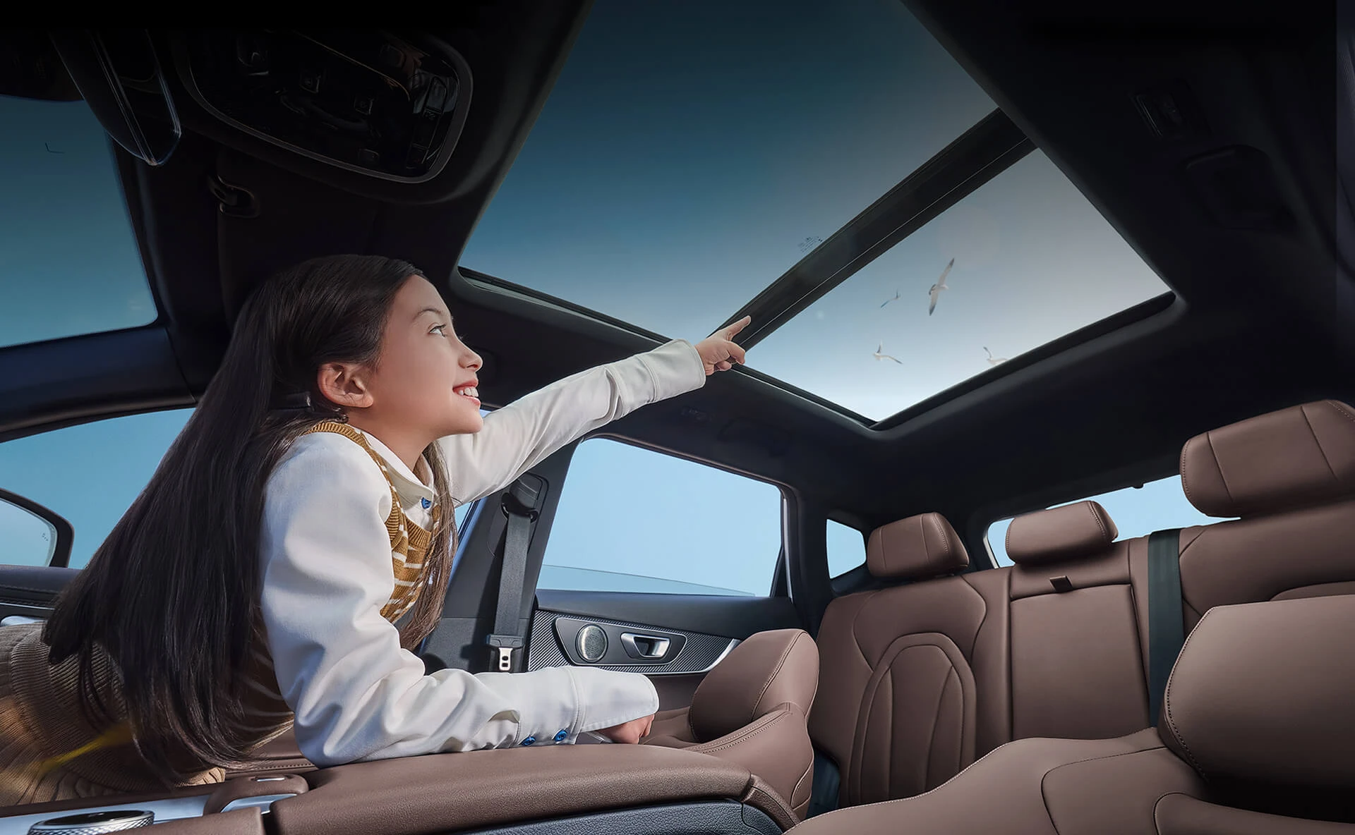 Chery Tiggo 7 PHEV cabin and panoramic roof